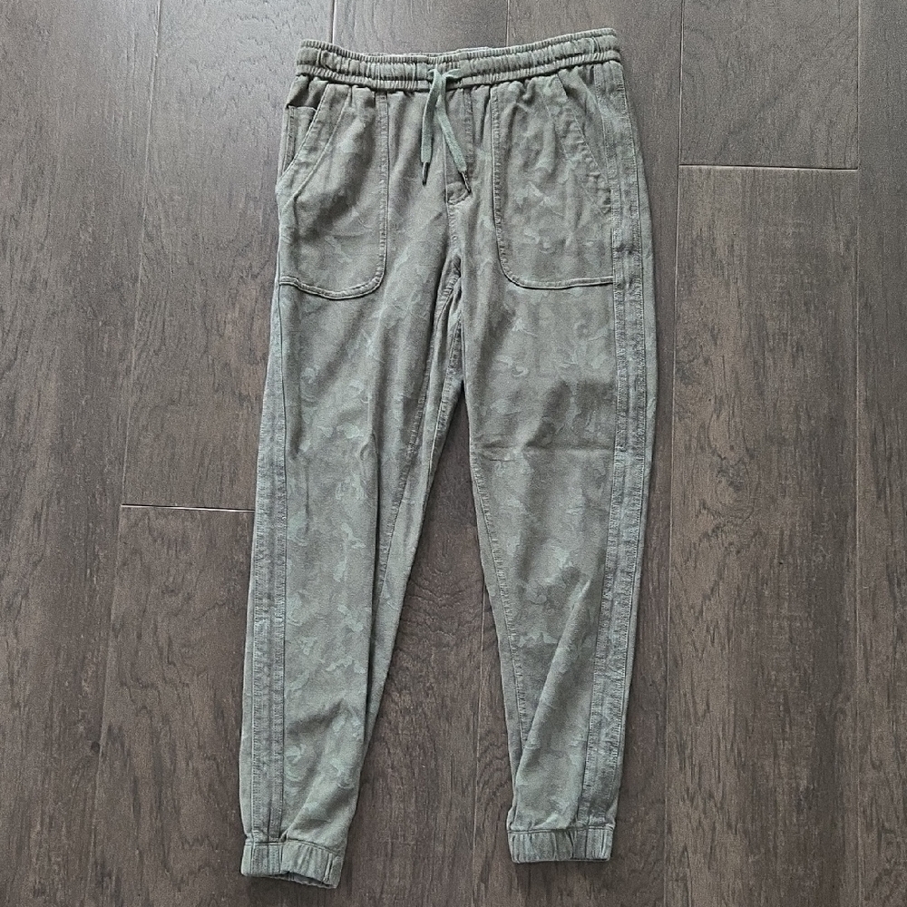 Athleta Womens Olive/Camo Jogger Pants
